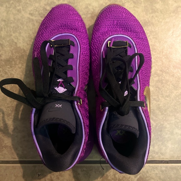 Lebron Basketball Shoes - Picture 1 of 3